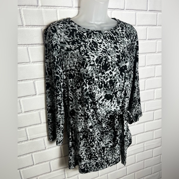 Tommy Hilfiger Women's Black and White Animal Print Top/size M - Picture 3 of 9